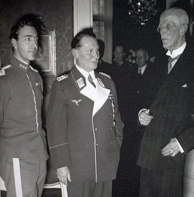 Gustav V På bilden syns Hermann Göring och Gustav V