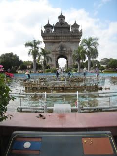 patuxay &amp; fountain