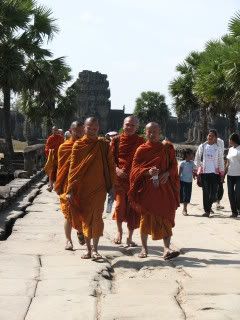 monks @ angkor wat