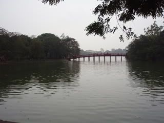 hoem kiem lake