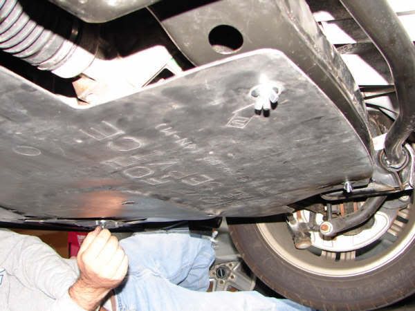 2006 Chrysler 300 belly pan