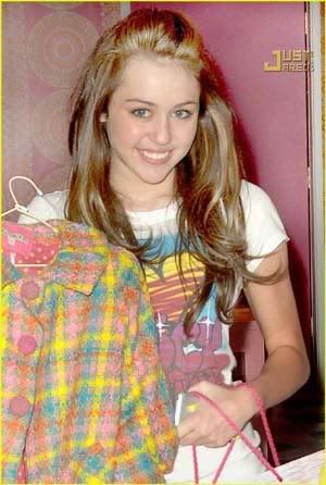 Miley Cyrus Shopping on Miley Cyrus Shops At Lola Et Moi     And This Mama Rocks    Skimbaco