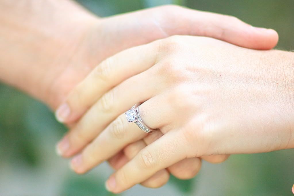 IMAGE: http://i156.photobucket.com/albums/t31/will227457/Tinaandevan12.jpg