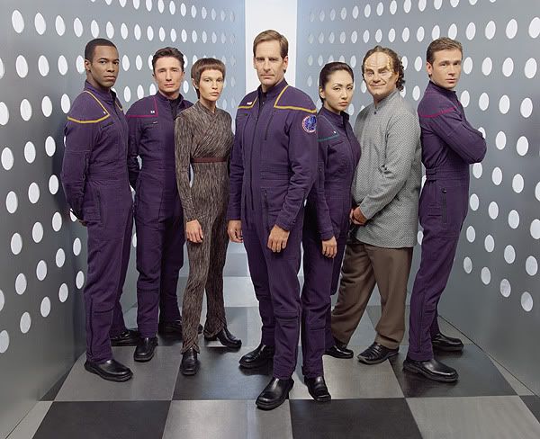 ENT_S1_crew-wall2_600_488.jpg